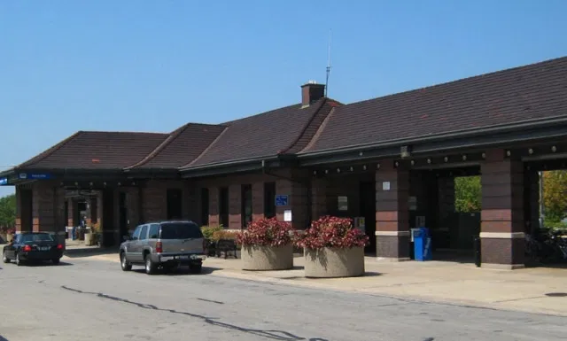 Metra naperville station